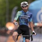 El ciclista francés (Decathlon) completó en 3:43:50 horas l os 142 kilómetros entre Pompeya y la cima de Bocca de la Selva; mantuvo la maglia rosa de líder el esloveno Tadej Pogacar (UAE).