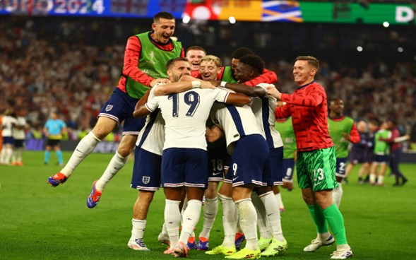 Inglaterra se impuso 2-1 a Países Bajos en el Signal Iduna Park de Dortmund, donde el delantero del Aston Villa marcó el tanto de la victoria al minuto 90; enfrentará a España por el título continental este domingo en Berlín.