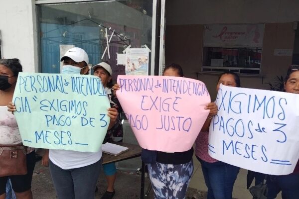 Las trabajadoras mencionaron que acudieron a las oficinas centrales de Salud estatal en Chilpancingo a reclamar su pago.