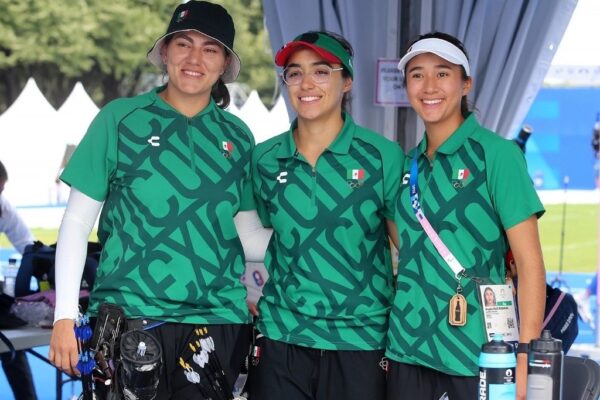 Alejandra Valencia, quien busca su segunda medalla olímpica, Ana Paula Vázquez y Ángela Ruiz se ubicaron en el tercer lugar por equipos en la ronda clasificatoria de tiro con arco y consiguieron el pase directo a los cuartos de final de París 2024.