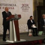 El presidente Andrés Manuel López Obrador y la titular de la Secretaría de Seguridad y Protección Ciudadana, Rosa Icela Rodríguez, durante la conferencia matutina en Palacio Nacional, en la Ciudad de México, el 26 de julio de 2024. 