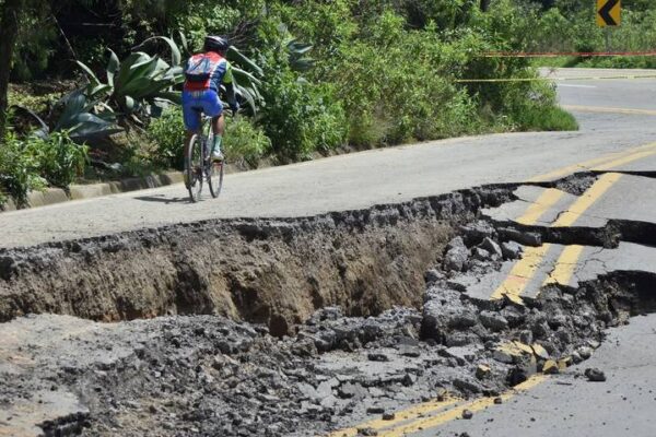 El tiempo de traslado al municipio sureño era de 50 minutos, pero tras el colapso de la carretera es de 2 horas y media, señala Canapat.