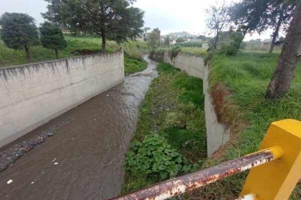 Este afluente cruza por varias localidades de este municipio, las cuales podrían estar en riesgo de inundaciones.