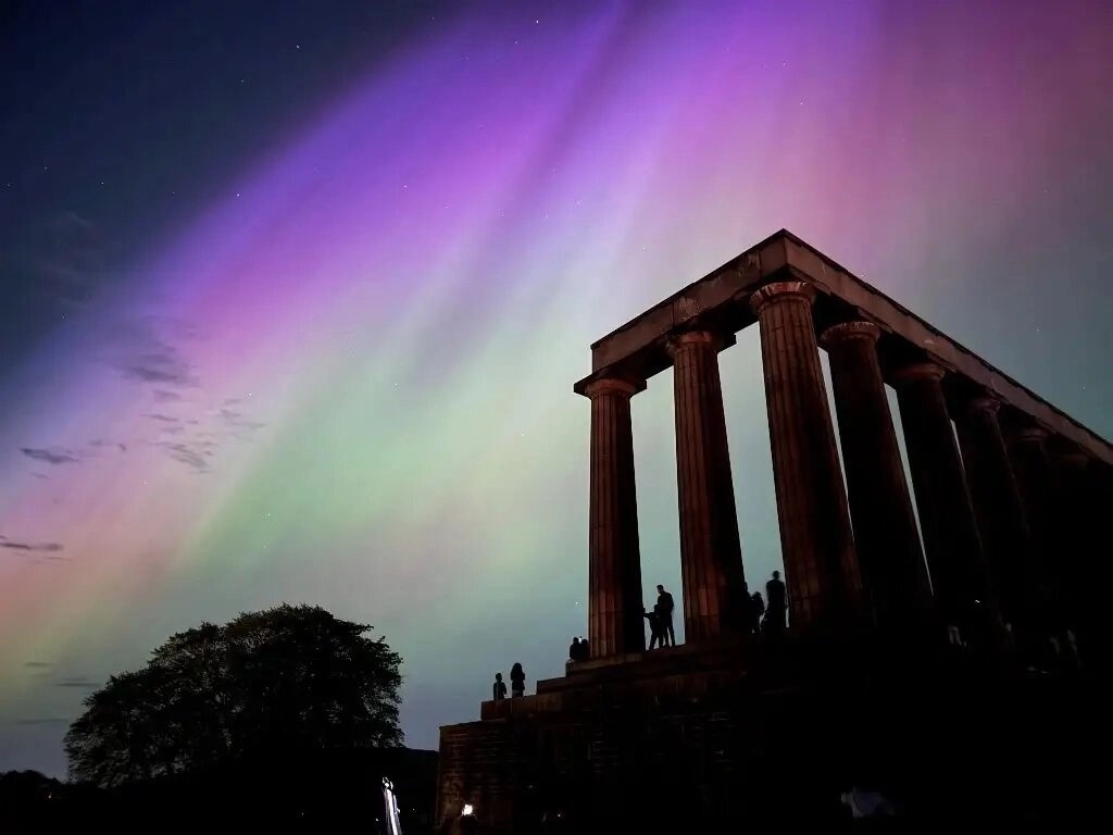 Nuevas tormentas solares podrían provocar tormentas geomagnéticas en la Tierra, con la aparición de auroras boreales en el norte de Estados Unidos, Europa y el sur de Australia la noche de este martes y hasta el jueves, anunció un organismo estadounidense.