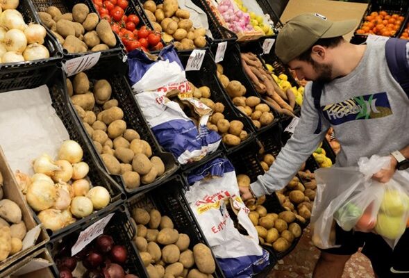 El índice mundial de precios de los alimentos de Naciones Unidas bajó ligeramente en julio, mostraron los datos publicados. 