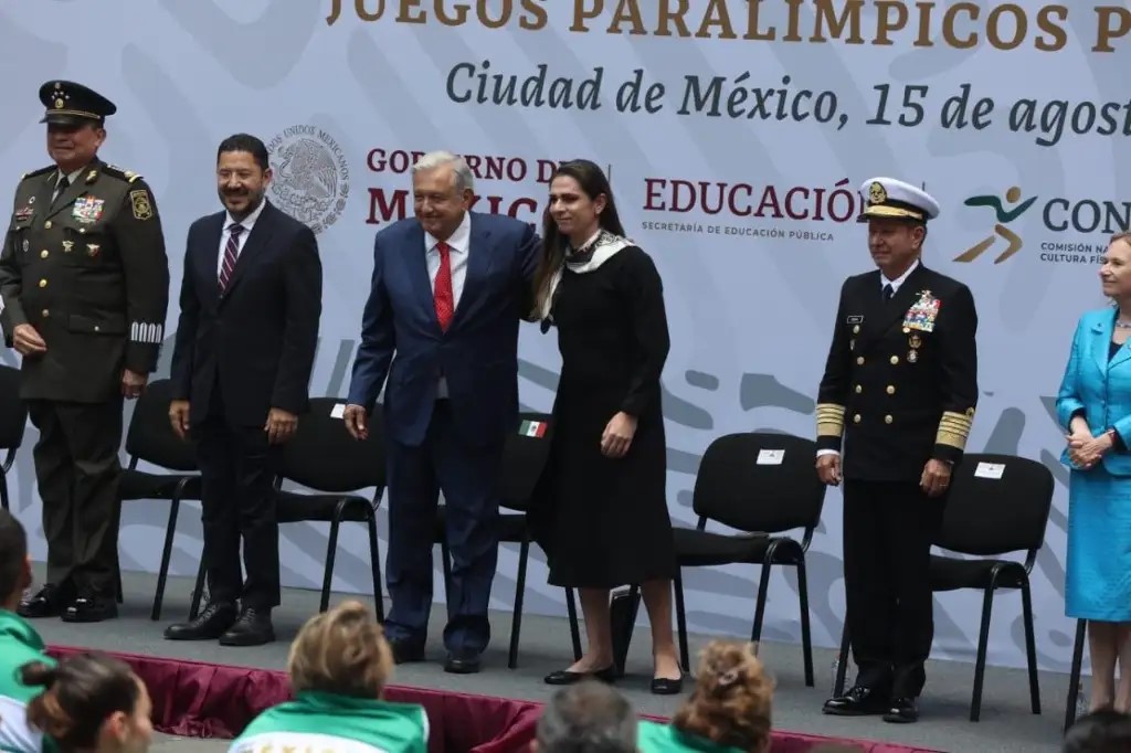 Ceremonia de abanderamiento de la delegación mexicana que participará en los Juegos Paralímpicos París 2024.