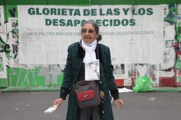 La hija de Rosendo Radilla participó ayer en un acto en la Glorieta de los Desaparecidos.