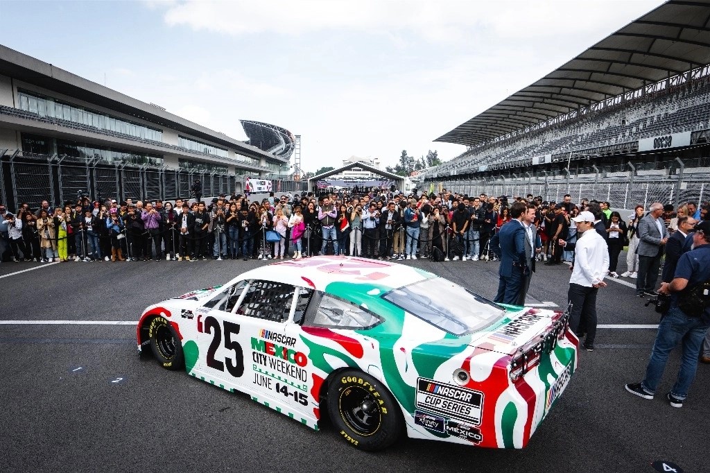 "Este es un momento histórico para nuestro deporte, especialmente para la Nascar Cup, ya que podrá dejar su huella en México”, señaló el vicepresidente ejecutivo y director de innovación de carreras de la organización, Ben Kennedy.