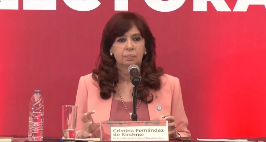 Cristina Fernández participó en la clausura de un curso organizado por el Instituto Nacional de Formación Política de Morena. 