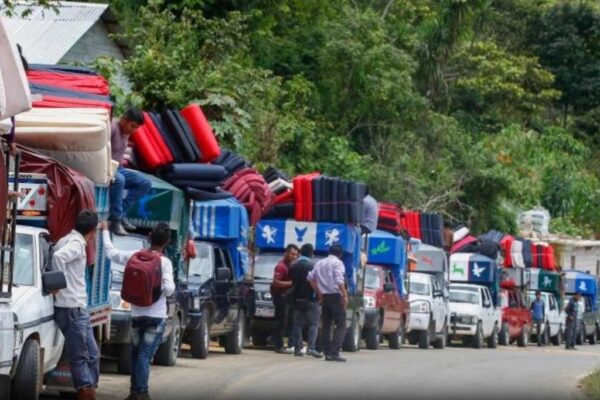 Recordaron que la semana pasada también salieron de La Esperanza 280 familias a causa de los ataques de Los Herrera. 