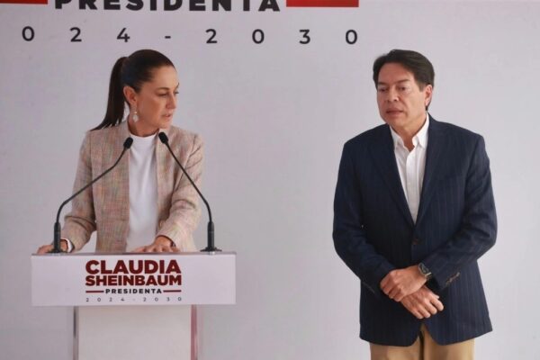 a presidenta electa Claudia Sheinbaum, acompañada de Mario Delgado, presidente nacional de Morena y próximo titular de SEP, ofrecen conferencia en su casa de transición, ubicada en la alcaldía Iztapalapa, en la Ciudad de México, el 20 de agosto de 2024. 