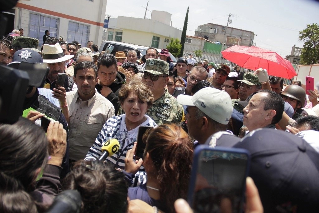 Continuarán proporcionando alimentos en comedores comunitarios y refugios temporales. Hasta ayer se habían distribuido 26 mil 400 raciones calientes de comidas y cenas.