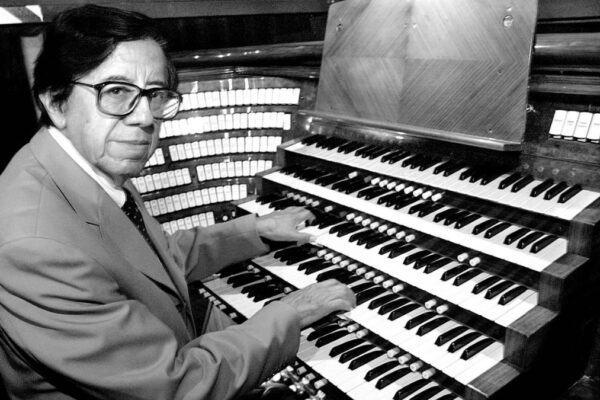 Un magno concierto, la edición de cuatro discos remasterizados, así como la publicación de un libro sobre Miguel Bernal Jiménez, son los puntos centrales del homenaje póstumo que el Auditorio Nacional rendirá al organista y compositor Víctor Urbán Velasco (1934-2024