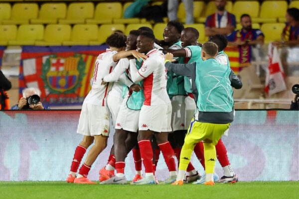 Barcelona, con uno menos desde el minuto 10, tras la expulsión a Eric García, cayó 1-2 en su visita al conjunto del principado monegasco en el Stade Louis II; Jamine Yamal firmó el tanto del empate parcial al 28'.