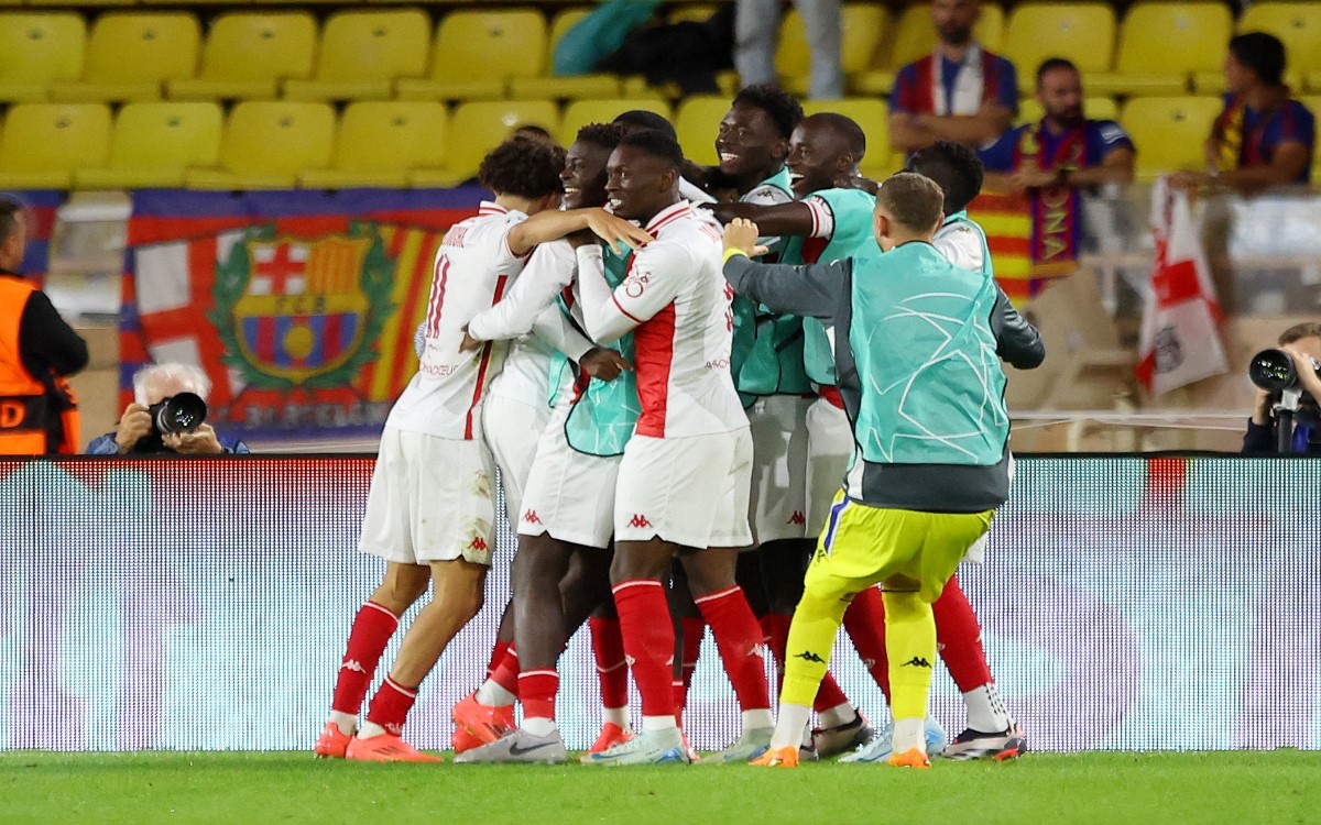 Barcelona, con uno menos desde el minuto 10, tras la expulsión a Eric García, cayó 1-2 en su visita al conjunto del principado monegasco en el Stade Louis II; Jamine Yamal firmó el tanto del empate parcial al 28'.