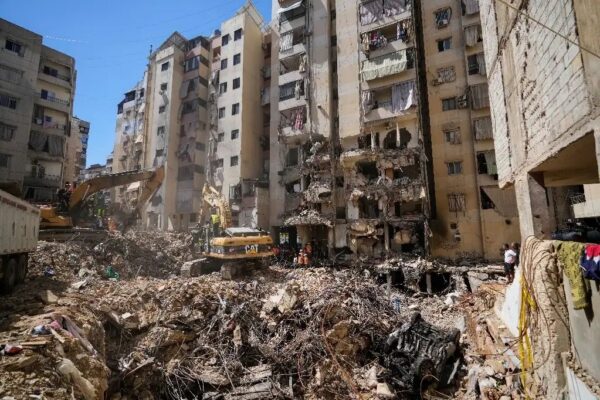 Devastación en suburbios de Beirut por bombardeos de Israel. 