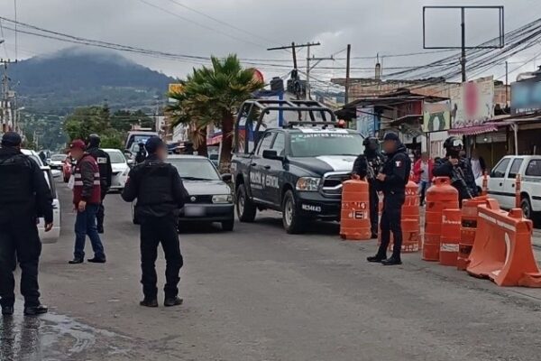 La tarde del miércoles 28 de agosto, elementos de la Policía de Investigación, en conjunto con elementos de la Secretaría de Seguridad y Protección Ciudadana del Gobierno de México (SSPC), a través de la Comisión Nacional Antihomicidio (CONAHO), detuvieron en una plaza comercial en Huixquilucan al probable implicado. para portal.