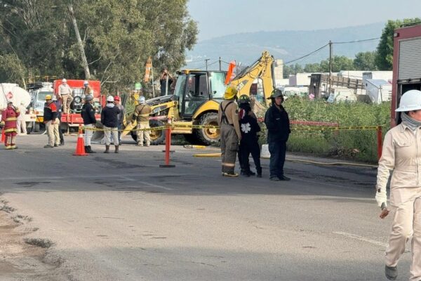 Al lugar arribaron personal de Seguridad Física de Pemex y Protección Civil. 