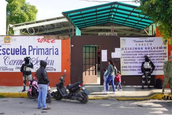 La escuela Carmen Serdán, en Chalco, estado de México, es una de las 22 que reanudarán clases el lunes, tras intensas labores de limpieza y acondicionamiento. 