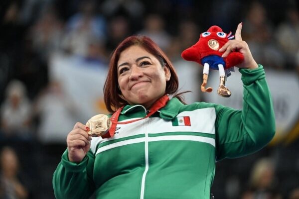 La halterista tricolor se quedó con el tercer lugar del podio tras levantar 130 kilogramos en su segundo intento, en lo que fue su séptima participación.