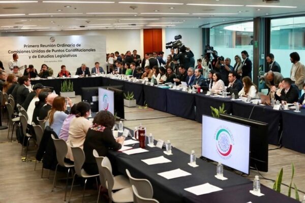 Los senadores previo al arranque de la primera reunión ordinaria de las comisiones de Puntos Constitucionales y Estudios Legislativos en la sede de la Cámara alta, en la Ciudad de México, el 8 de septiembre de 2024.