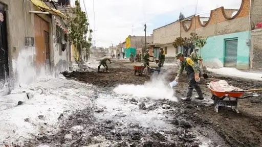 Alrededor de las cinco de la mañana cayó una ligera lluvia que no afectó, pero ya entrada la tarde, los vientos y la nubosidad se mantenían, sobre Chalco y todo el valle de México.