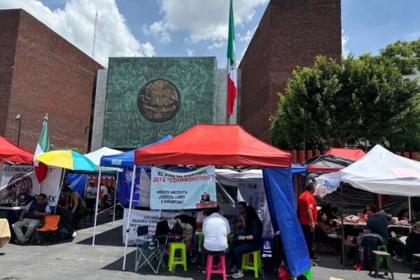 Campamento de trabajadores del Poder Judicial frente a la Cámara de Diputados, en la Ciudad de México, en días pasados.