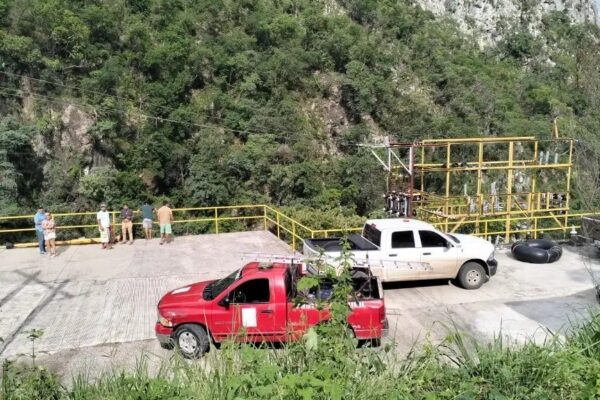 Cae guía de turistas de tirolesa en SLP y muere. 