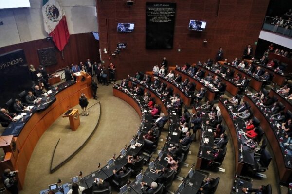 Durante una sesión de la 66 Legislatura del Senado.