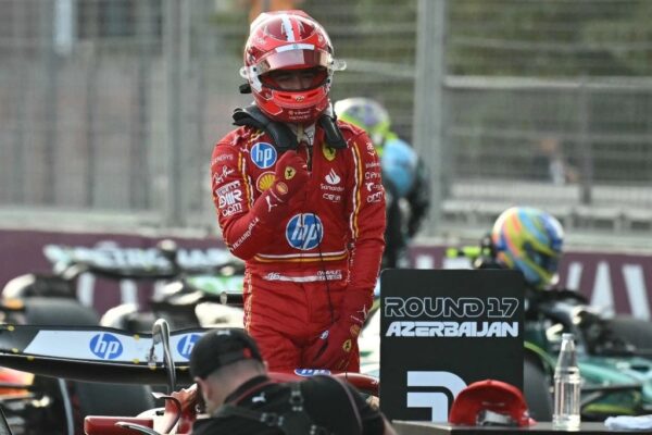 Charles Leclerc de la escudería Ferrari logró la 'pole position' número 26 de su carrera.