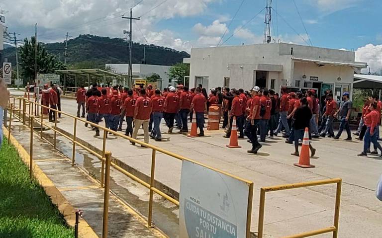 Trabajadores declaran que el problema es sobre el tema de pago de utilidades; situación que provoca el retiro de maquinaria de parte de los proveedores.