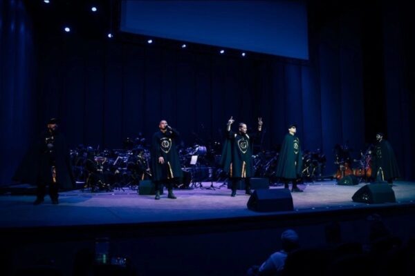 La legión de raperos conocidos como Caballeros del Plan G, publicaron recientemente su disco Rap Sinfónico Capítulo I, el cual incluye temas con la Orquesta Filarmónica DIME, en un concierto que ofrecieron en el Teatro Nazas de Torreón, Coahuila, en 2021. 