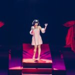 n espectáculo performático, donde el arte y la música se entrelazaron, con pasarela, bailarines e infinidad de videos, fue el que protagonizó Mon Laferte en el Auditorio Nacional