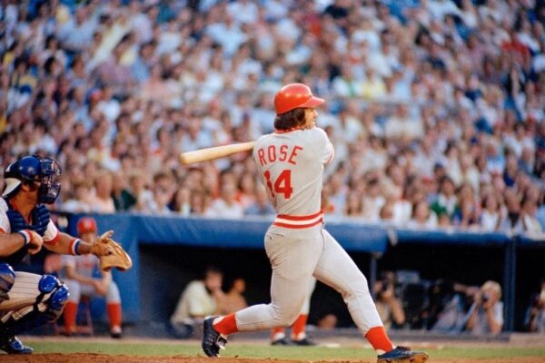 El pelotero estadunidense, uno de los mejores y más polémicos beisbolistas, falleció ayer a los 83 años en Las Vegas. El ex astro de los Rojos de Cincinnati y Filis de Filadelfia, líder histórico en hits en MLB (con 4 mil 256) y ganador de tres Series Mundiales no llegó a ingresar al Salón de la Fama luego de ser sancionado de por vida por apostar en partidos. 