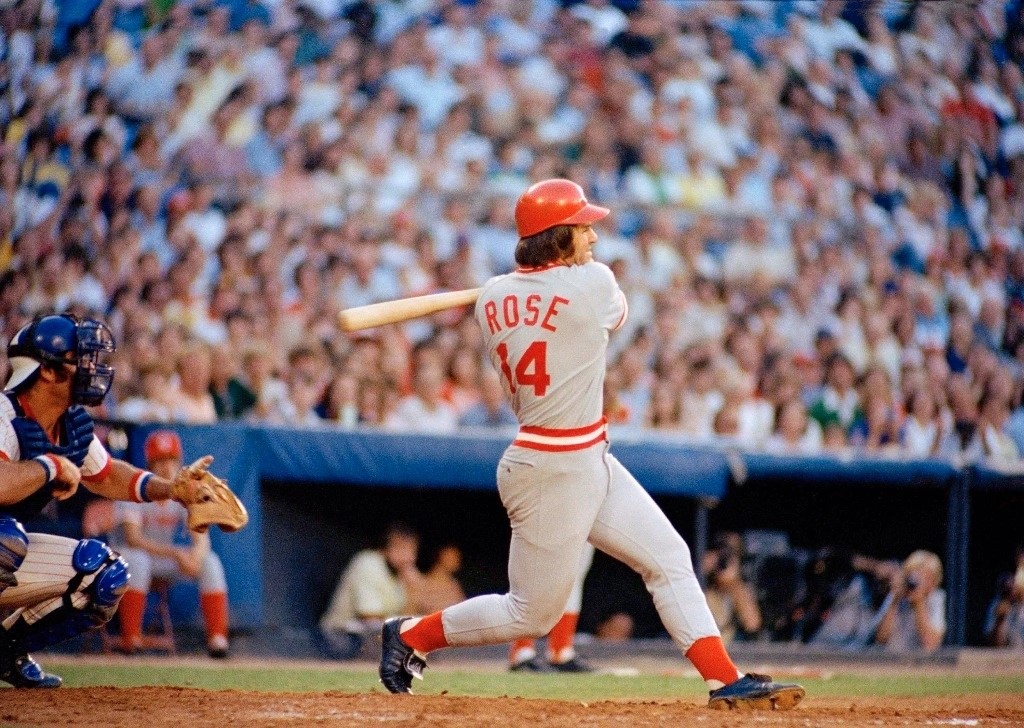 El pelotero estadunidense, uno de los mejores y más polémicos beisbolistas, falleció ayer a los 83 años en Las Vegas. El ex astro de los Rojos de Cincinnati y Filis de Filadelfia, líder histórico en hits en MLB (con 4 mil 256) y ganador de tres Series Mundiales no llegó a ingresar al Salón de la Fama luego de ser sancionado de por vida por apostar en partidos. 