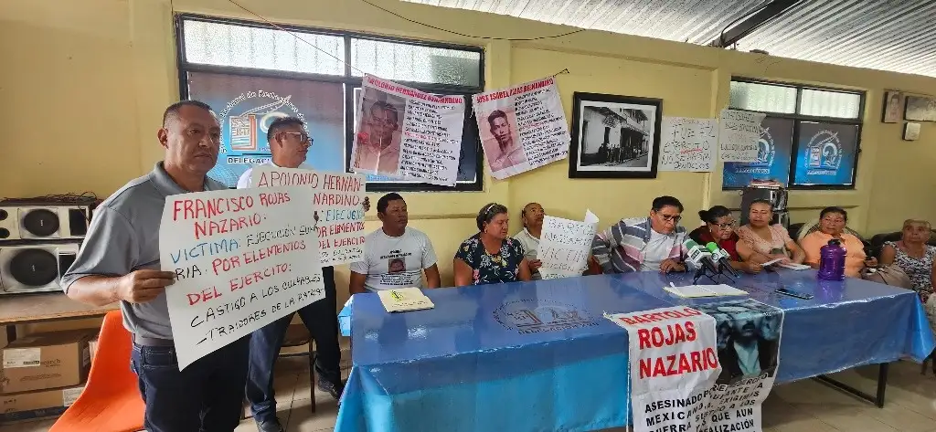 Colectivos de Atoyac de Alvarez, dieron a conocer los nombrea de 5 campesinos asesinados por elementos del Ejército Mexicabo hace más de 50 años en comunidades del municipio de Ajuchitlán del Progreso, en la Tierra Caliente de Guerrero.