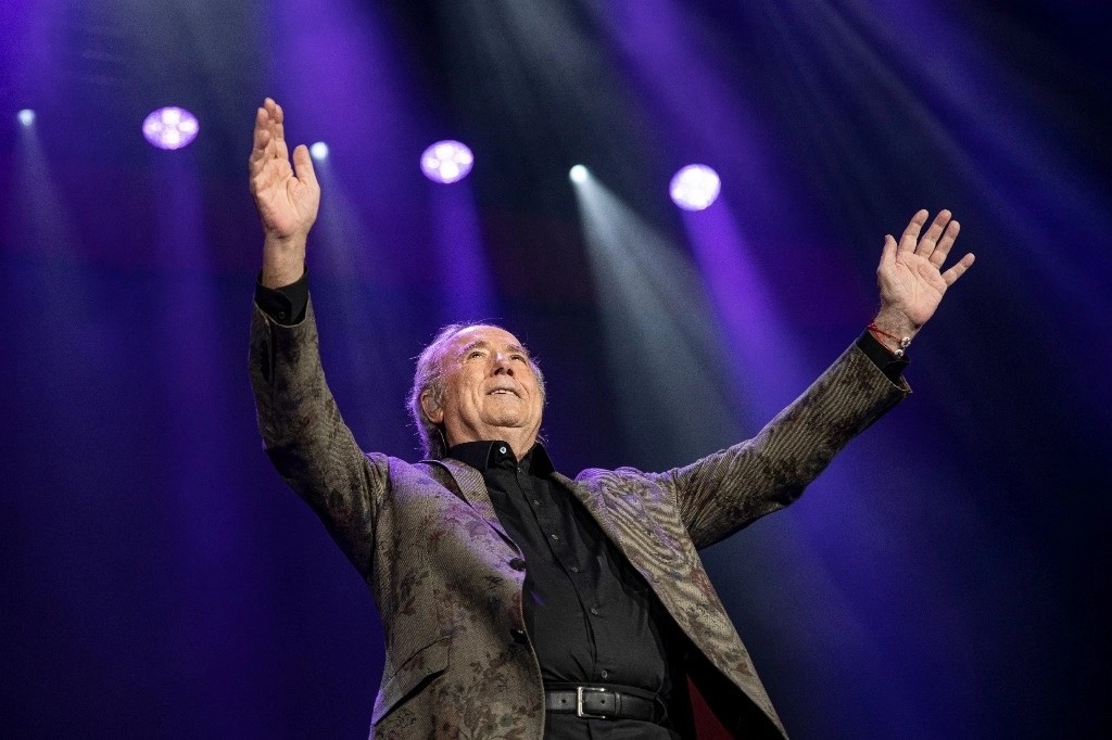 A sus 81 años y retirado de los escenarios, el cantautor Joan Manuel Serrat vive con emoción el cariño y los galardones que recibe a raudales, como el que le dieron este viernes, quizá uno de los más anhelados: el Premio Princesa de Asturias de las Artes.