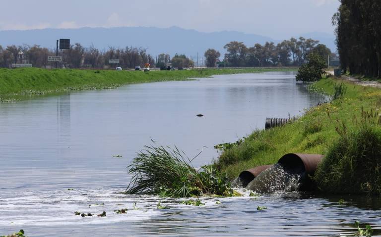 Autoridades mantienen monitoreos constantes y bombeos de agua para prevenir desbordamientos.