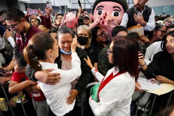 Playas De Rosarito. A quienes ahora dicen que somos autoritarios, que no somos demócratas la presidenta de México