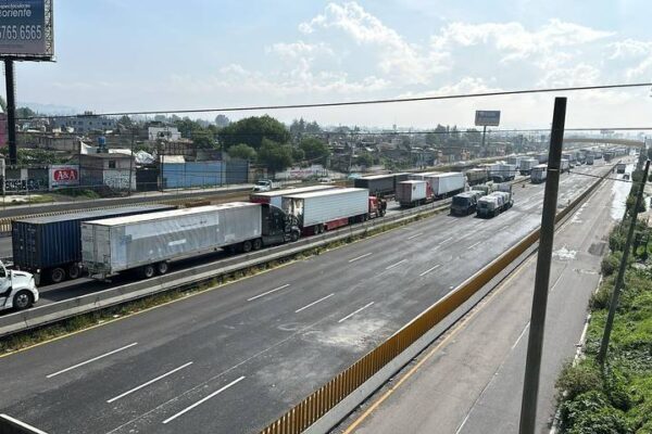 Habitantes de los municipios de la zona oriente señalan que tiene que destinar hasta 4 horas de viaje para llegar a la Ciudad de México; confían en que una vez que concluya el proyecto, la situación cambie.