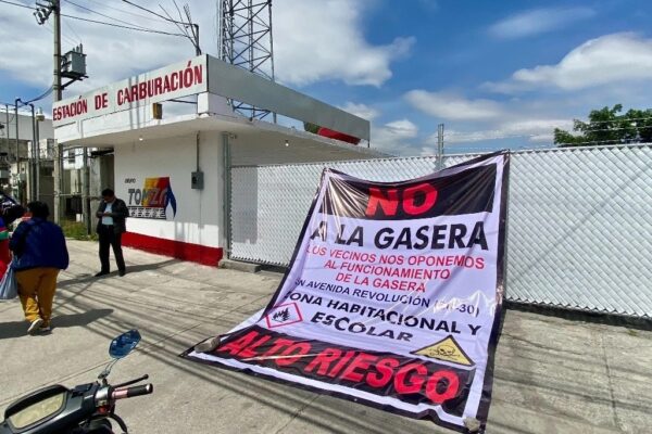 La empresa Carbucentro Tomza se instaló a un costado de la comunidad sin los permisos correspondientes y pone en riesgo a más de 900 familias.