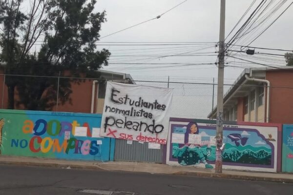 Estudiantes de la Escuela Normal 4 desde hace cinco días se mantienen en paro y aseguran que no han sido escuchados por las autoridades.