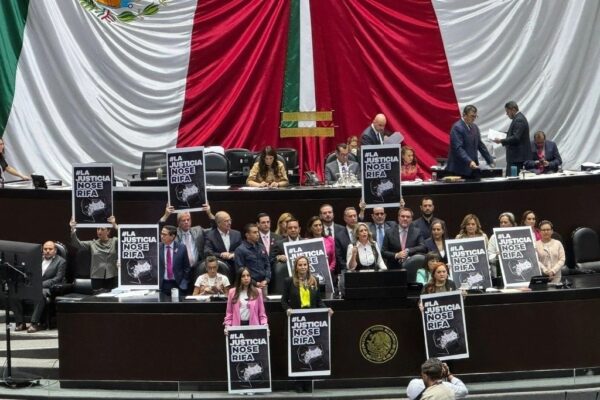 La bancada del PAN, en la sesión de la Cámara de Diputados, en la Ciudad de México, el 14 de octubre de 2024. 