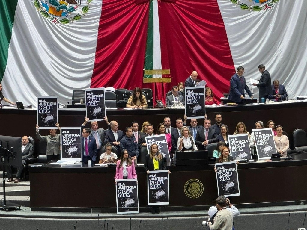 La bancada del PAN, en la sesión de la Cámara de Diputados, en la Ciudad de México, el 14 de octubre de 2024. 