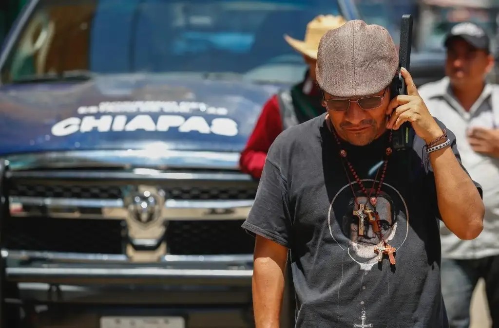 Vecinos del barrio de Cuxtitali barrio narraron que el presbítero (en la imagen en el municipio de Pantelho) había salido del templode oficiar una misa cuando fue agredido a balazos en su camioneta.