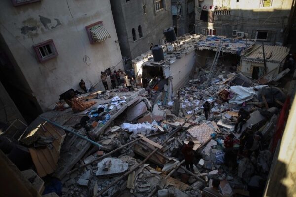 Escombros de una casa destruida por bombardeos israelíes en el campamento de refugiados Al-Maghazi, en el centro de Gaza, el 19 de octubre de 2024.