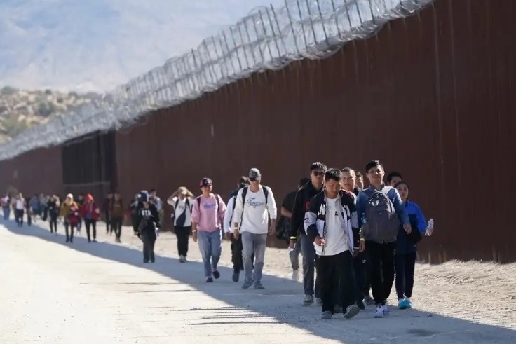 Migrantes en la frontera con Estados Unidos. 