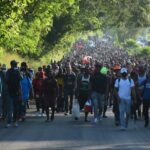 En imagen de archivo, caravana de migrantes sale de Tapachula, Chiapas para dirigirse a CDMX.