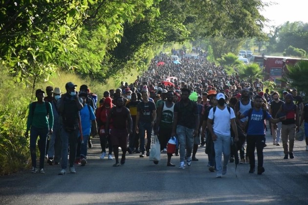 En imagen de archivo, caravana de migrantes sale de Tapachula, Chiapas para dirigirse a CDMX.