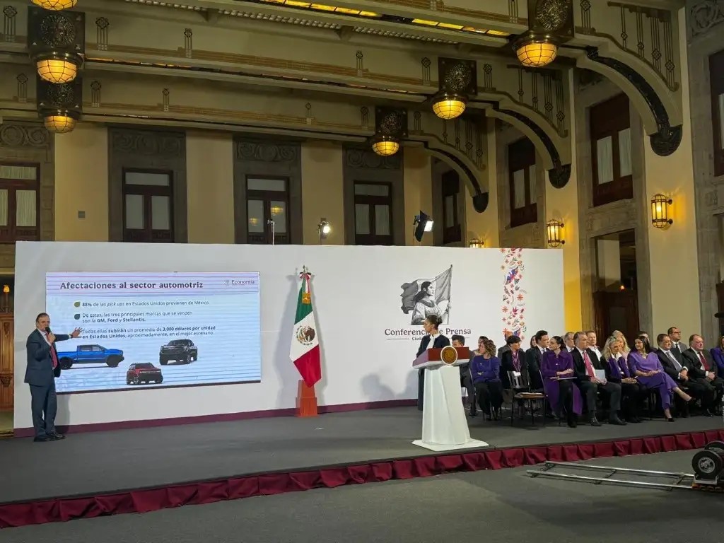 El secretario de Economía, Marcelo Ebrard Casaubón, durante la conferencia presidencial matutina en Palacio Nacional, en la Ciudad de México, el 27 de noviembre de 2024.